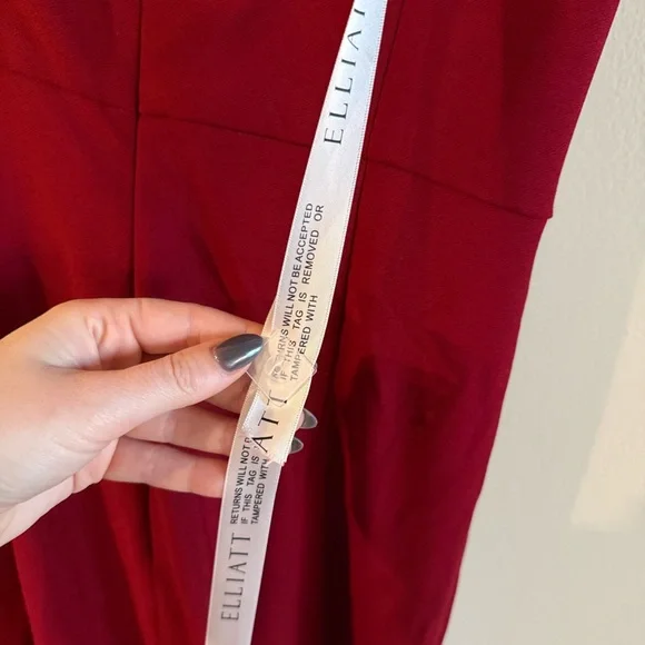 NWT Elliatt Evanora Flower Appliqué Gown Red Sz Large - Picture 11 of 11